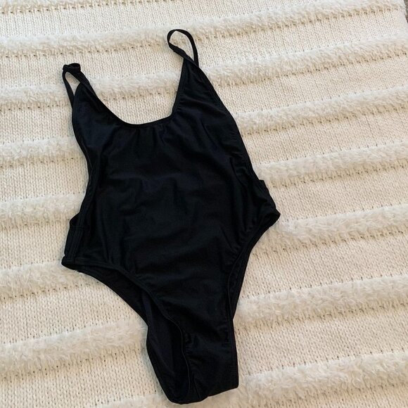 🔥🔥SALE🔥🔥Black High Cut Classic Swimsuit NWOT - Picture 2 of 4